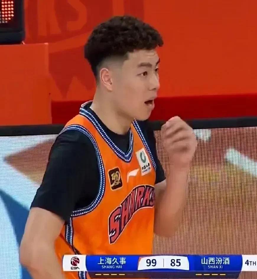 莱万多夫斯基迎来五赛季出色发挥，尤文图斯观众热烈欢呼！