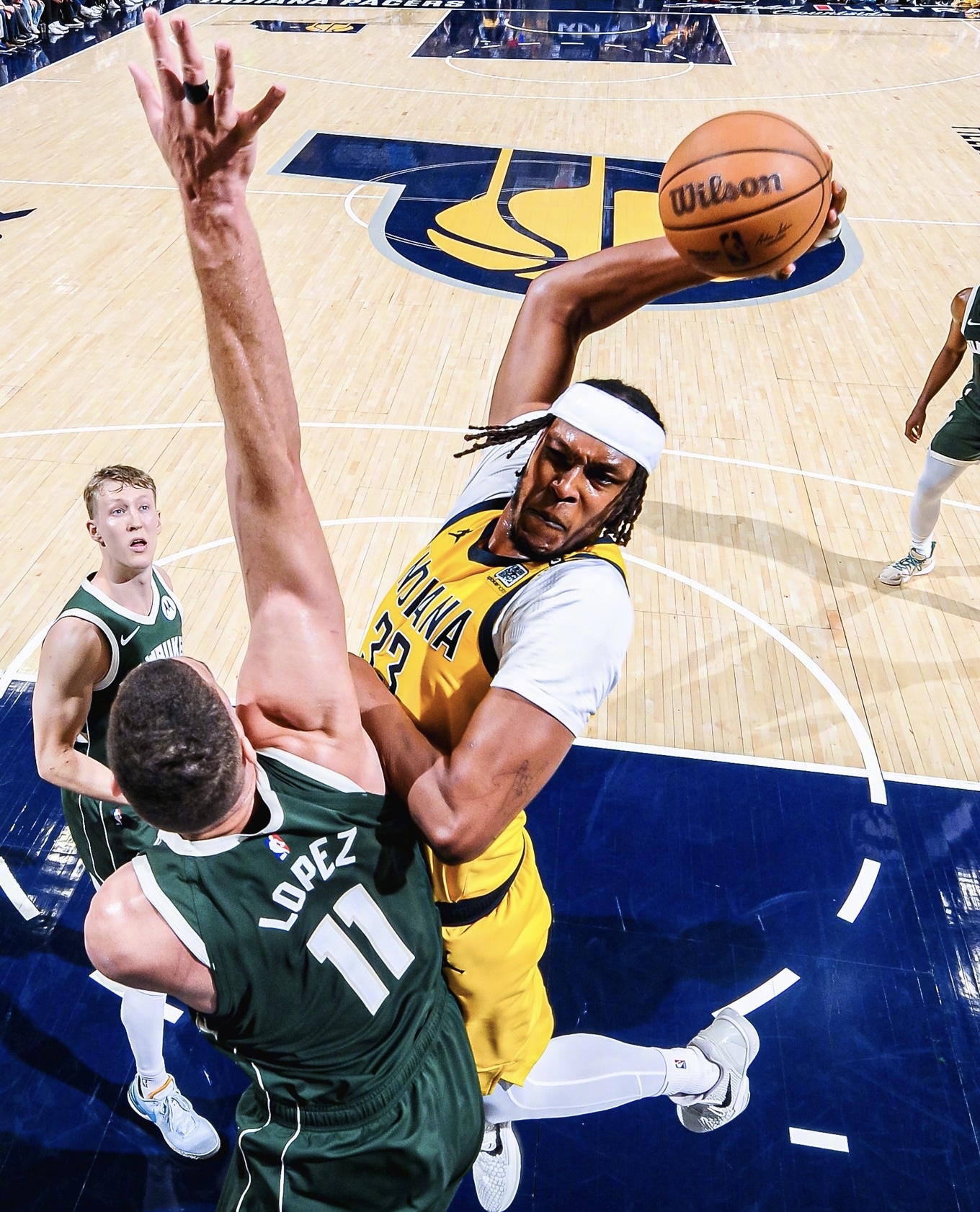 开云中国-赛地聚焦：NBA季后赛关键时刻热度飙升，AC米兰更衣室发声，气氛紧张，赛季目标并未改变-开云中国