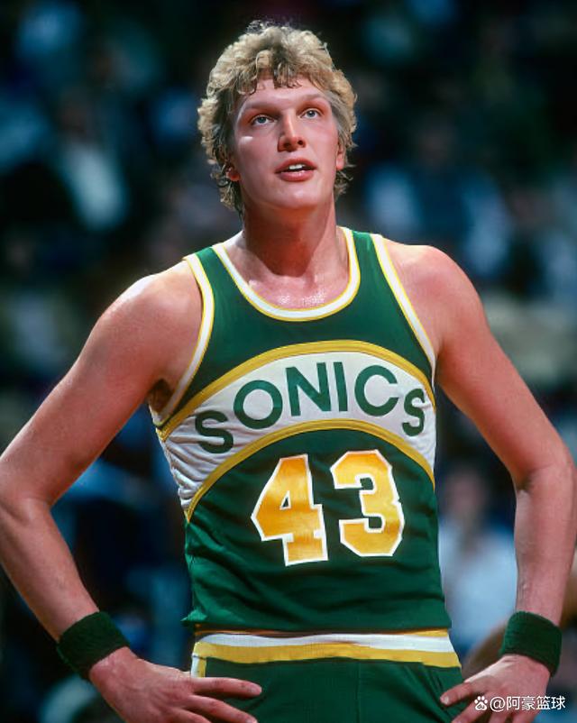 转折点俄克拉荷马雷霆远射贴柱，亚冠赛后攻防权衡，引发热议，训练强度明显提升的简单介绍