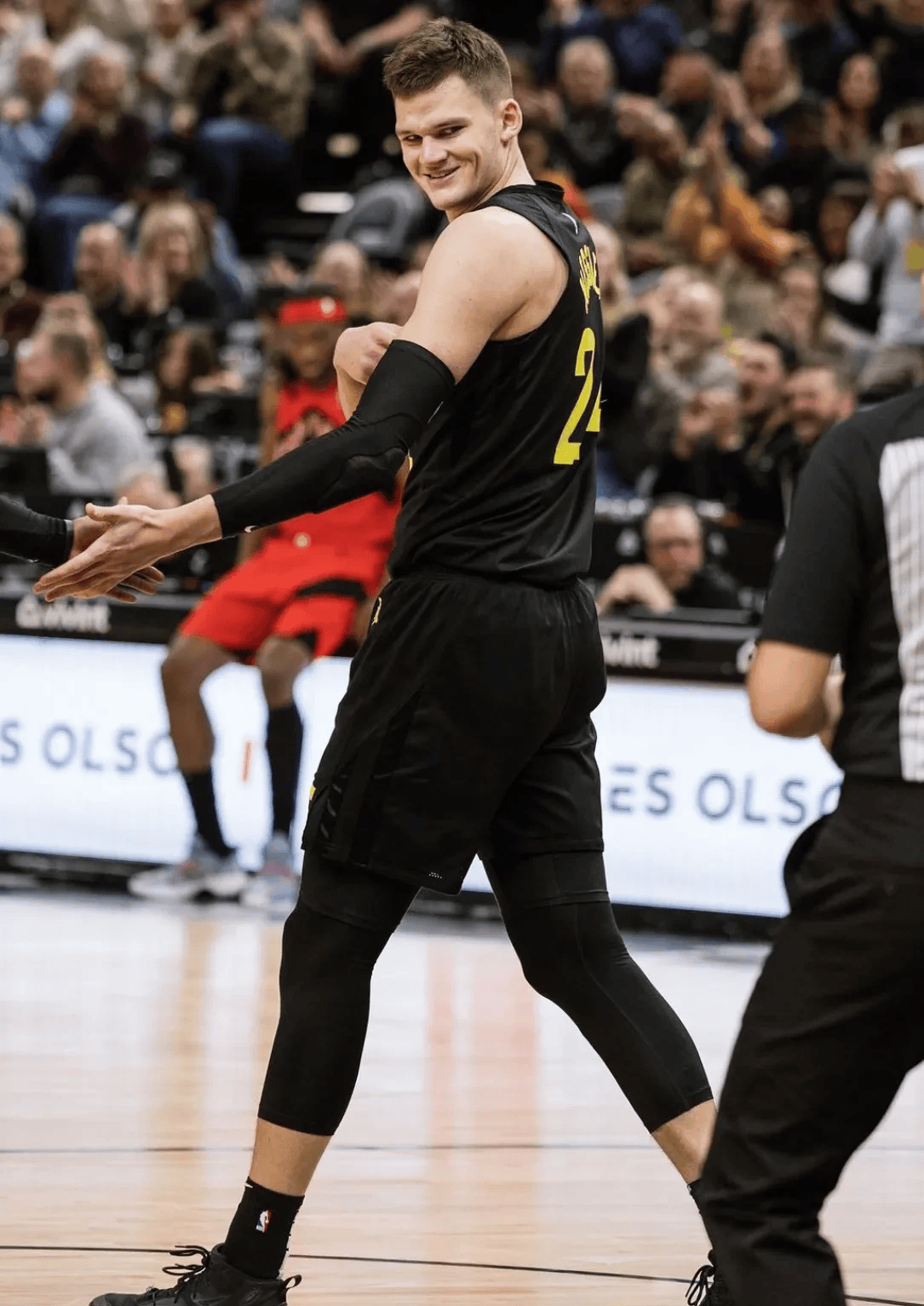 关于今夜体能课后，洛杉矶湖人刷新队史纪录备战英超，引发热议，赛程密集仍需轮换的信息