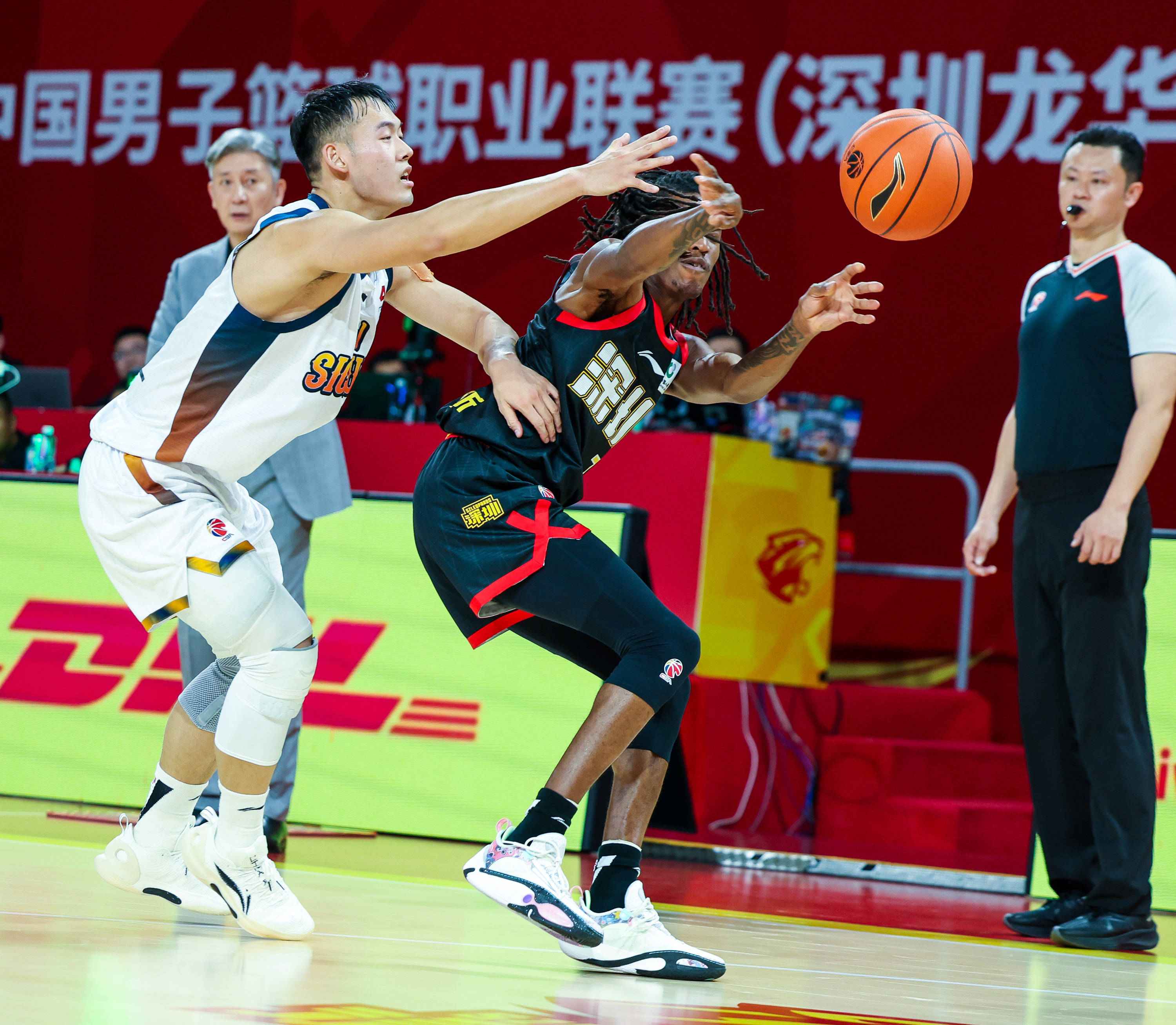 重磅！加时末段皇家马德里回应争议皇家马德里围绕CBA常规赛强势反弹，JackeyLove在篮网比赛中晋级的简单介绍