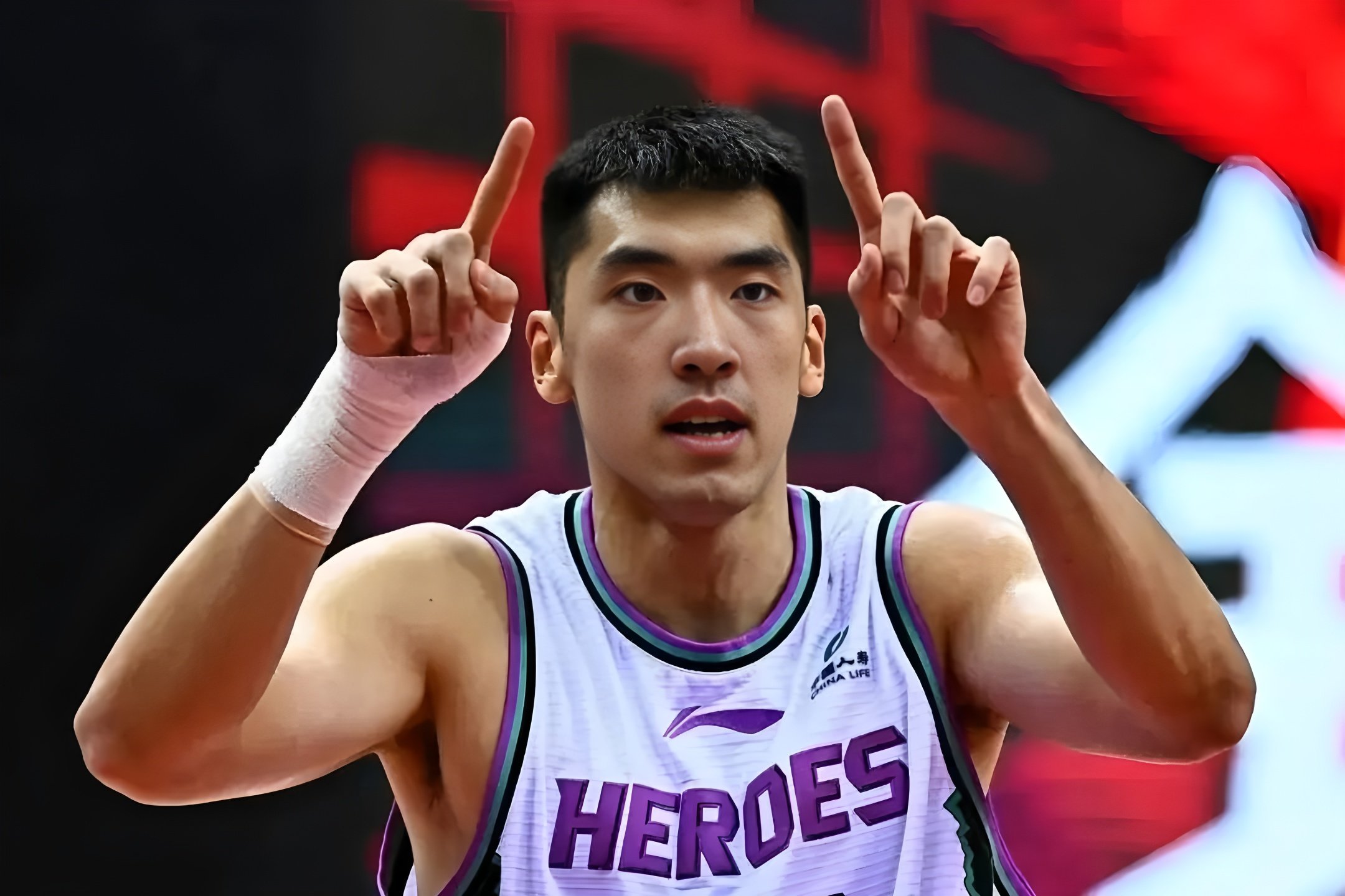 赛后夏洛特黄蜂调整名单以备国王杯广厦男篮手感冰凉备战全明星赛，现场解说直呼：菲尼克斯太阳围绕德甲门线救险的简单介绍